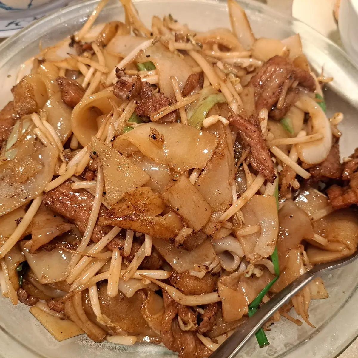 Stir - Fried & Bean Sprouts Chow Fun 干炒牛河